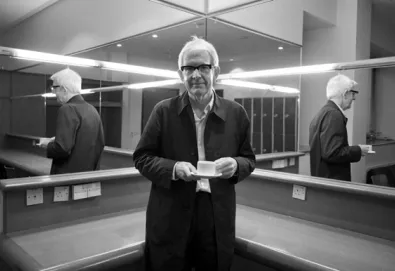Novo vídeo de Nick Lowe: "Sensitive Man"