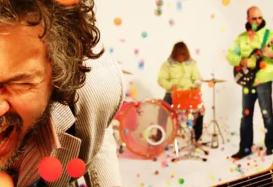 Coletânea natalina traz Flaming Lips, Neil Young, Oasis, Devo, entre outros