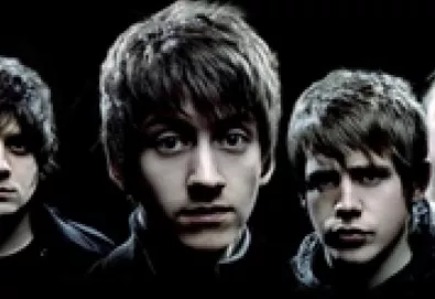Arctic Monkeys em estúdio; novo álbum deve sair este ano