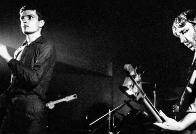 Ex-baixista do Joy Division apresenta na íntegra Unknown Pleasures em Manchester
