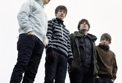 Arctic Monkeys revela faixas inéditas em novo single