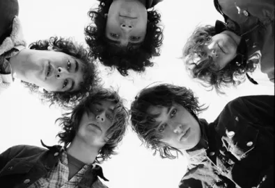 Próximo álbum dos Strokes não sairá neste ano, garante Julian Casablancas