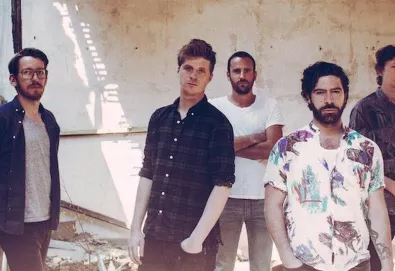 Foals lança vídeo da música "Rain"