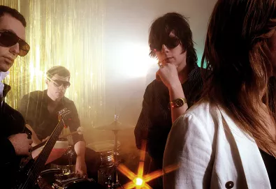 Chromatics lança uma nova música - "Shadow"