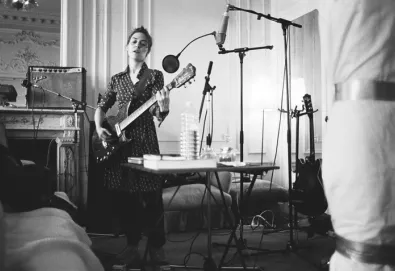 Ouça: Feist lança novo single, "Pleasure"