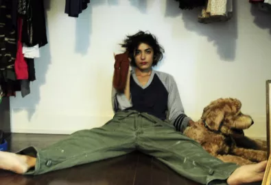 Jenny Lee Lindberg (Warpaint) estreia vídeo de seu projeto solo - jennylee