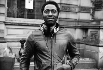 Ouça o novo single de Kele Okereke (Bloc Party): "Coasting"