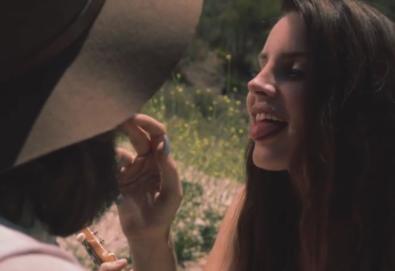 Lana Del Rey lança videoclipe da música "Freak" com Father John Misty