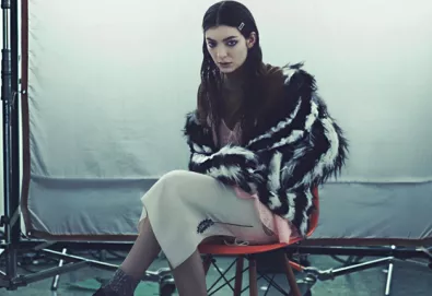 "Fico com vontade de vomitar", diz Lorde sobre ser chamada de "adolescente sexy"