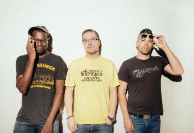 Nevermen, supergrupo formado por Mike Patton e Tunde Adebimpe, lança primeira música