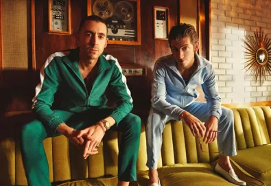 The Last Shadow Puppets revela mais uma faixa de "Everything You’ve Come To Expect"