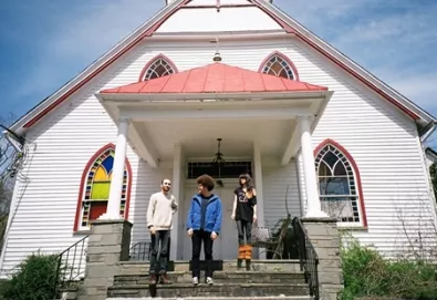 Vídeo: Yuck faz cover de "Age of Consent" (do New Order)