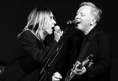 New Order e Iggy Pop tocam clássico do Joy Division; veja aqui