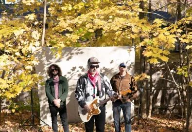 Dinosaur Jr. retorna com um novo álbum ‘Sweep It Into Space’
