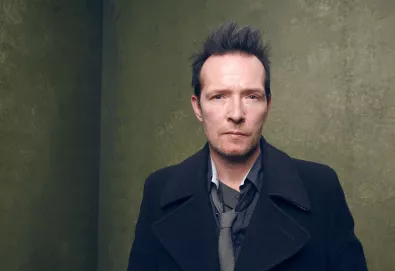 Scott Weiland, ex-vocalista do Stone Temple Pilots, morre aos 48 anos