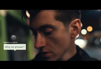 Arctic Monkeys estreia vídeo de "Why'd You Only Call Me When You're High?"