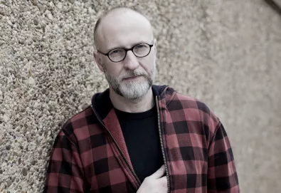 Bob Mould anuncia novo álbum - 'Patch the Sky'; Veja vídeo da música "Voices in My Head"