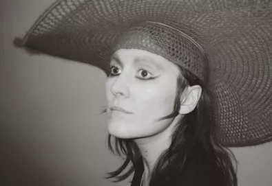 Cate Le Bon lançará EP em janeiro; Ouça a faixa "Rock Pool"