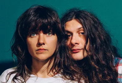 Courtney Barnett e Kurt Vile lançam vídeo de uma música chamada "Over Everything"