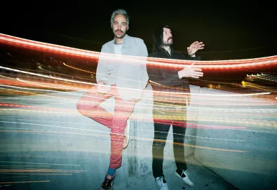 Death From Above lança uma nova música de 'Outrage! Is Now'; Ouça "Holy Books"