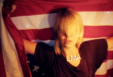 Nova música: EMA - "Blood And Chalk"