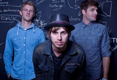Foster The People revela capa, tracklist e primeiro single de seu novo álbum