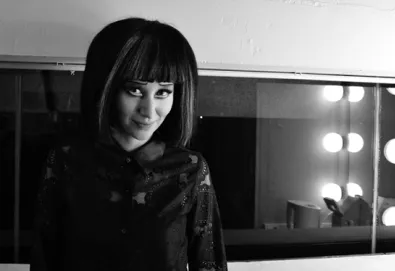 Karen O faz dueto com membros do Vampire Weekend e The Walkmen