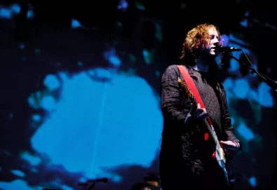 Líder do My Bloody Valentine diz que o britpop fez parte de uma conspiração