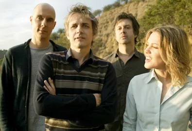 Vídeo: Luna - "Fire in Cairo" (The Cure)