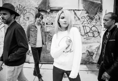 Metric lança uma nova música; Ouça "Dark Saturday"