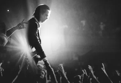 Nick Cave e Kylie Minogue cantam "Where The Wild Roses Grow” em Londres; veja aqui
