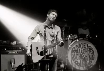 Noel Gallagher ataca Arcade Fire e Lady GaGa, mas poupa Arctic Monkeys e Bowie