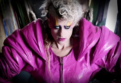 Peaches anuncia novo álbum; Ouça uma nova música - "Light in Places"