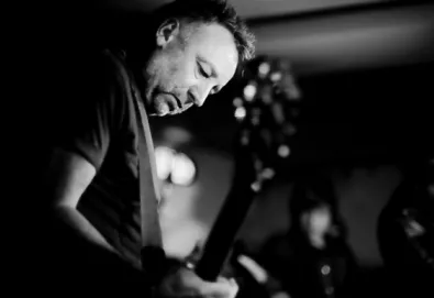 Peter Hook quer recuperar músicas "perdidas" do Joy Division