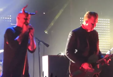 Nick Oliveri se junta ao Queens of the Stone Age em show