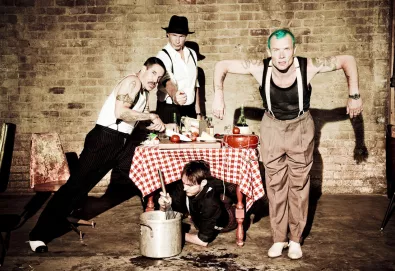 Red Hot Chili Peppers anuncia novo álbum - 'The Getaway'; Ouça o single "Dark necessities"