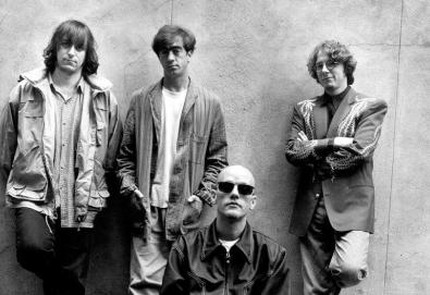 R.E.M. lança canção inédita - "Devil Rides Backwards"