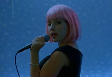 Scarlett Johansson forma grupo com integrante do HAIM; ouça primeiro single