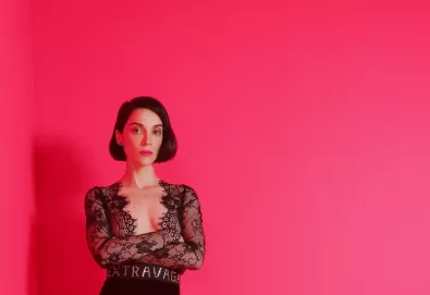 St. Vincent anuncia 'MASSEDUCTION', o novo álbum