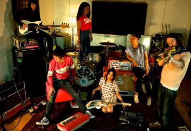 The Go! Team anuncia seu quinto álbum, 'Semicircle'