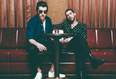 The Last Shadow Puppets anuncia EP que traz cover de "Is This What You Wanted" (Leonard Cohen)