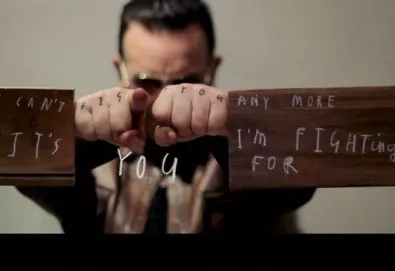 U2 divulga vídeo de "Ordinary Love"