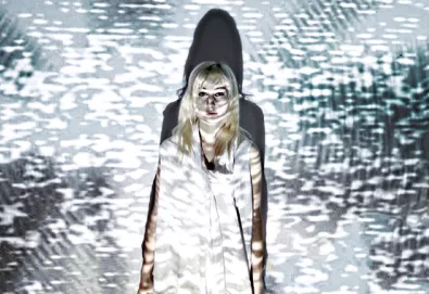 Ouça o novo single de Zola Jesus: "Dangerous Days"