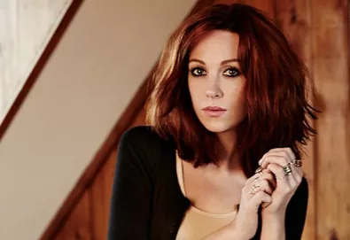 Laura Welsh - "Break The Fall"