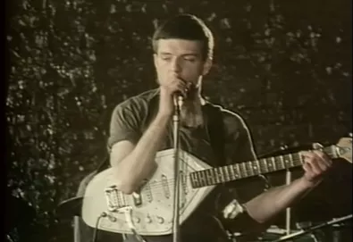 Joy Division Frontman Ian Curtis' guitar sells for $ 210,000