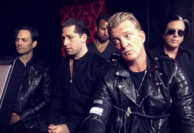 Queens of the Stone Age reedita quatro álbuns em vinil de alta qualidade