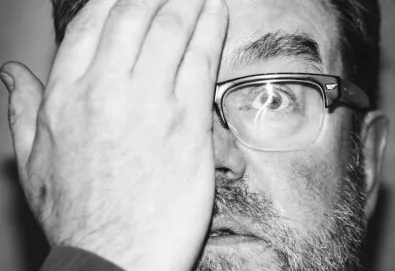 Vaughan Oliver, designer gráfico dos Pixies, morreu aos 62 anos